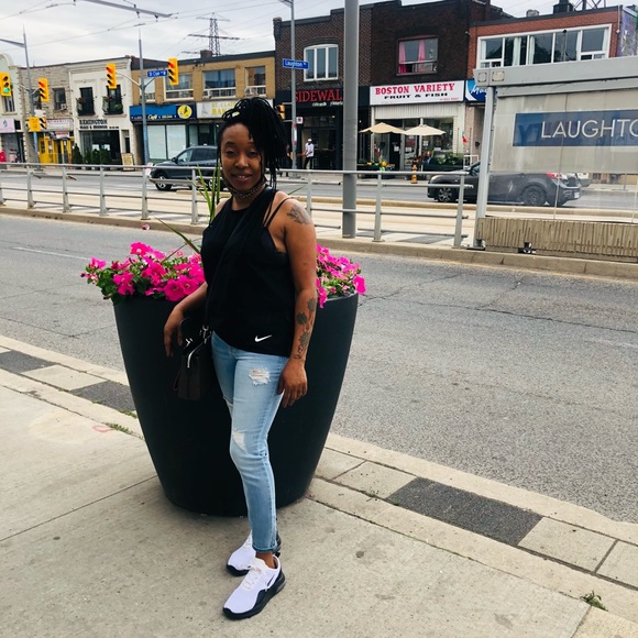 Meet your Posher, Lydia - Picture 1 of 1